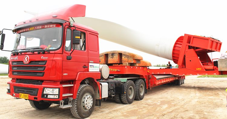 The windmill blade trailer changes its direction to avoid the turbine blade being hit in tough terrain