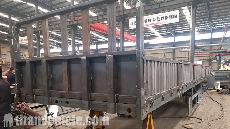 China 3 Axle Side Wall Semi Trailer for Sale in Sudan Port