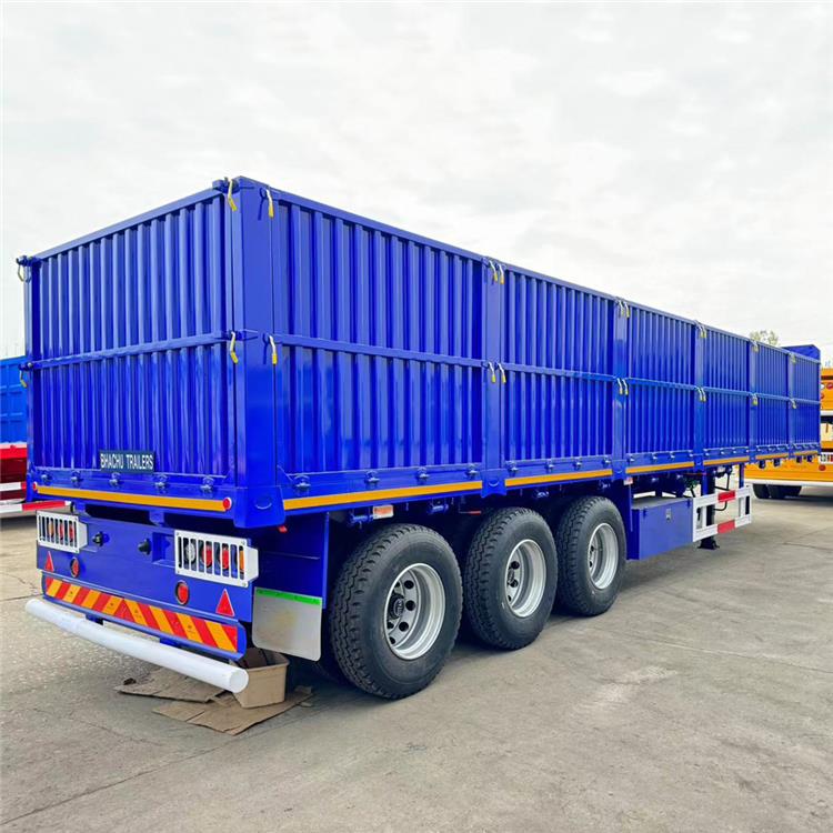 Triaxle Trailer with Board